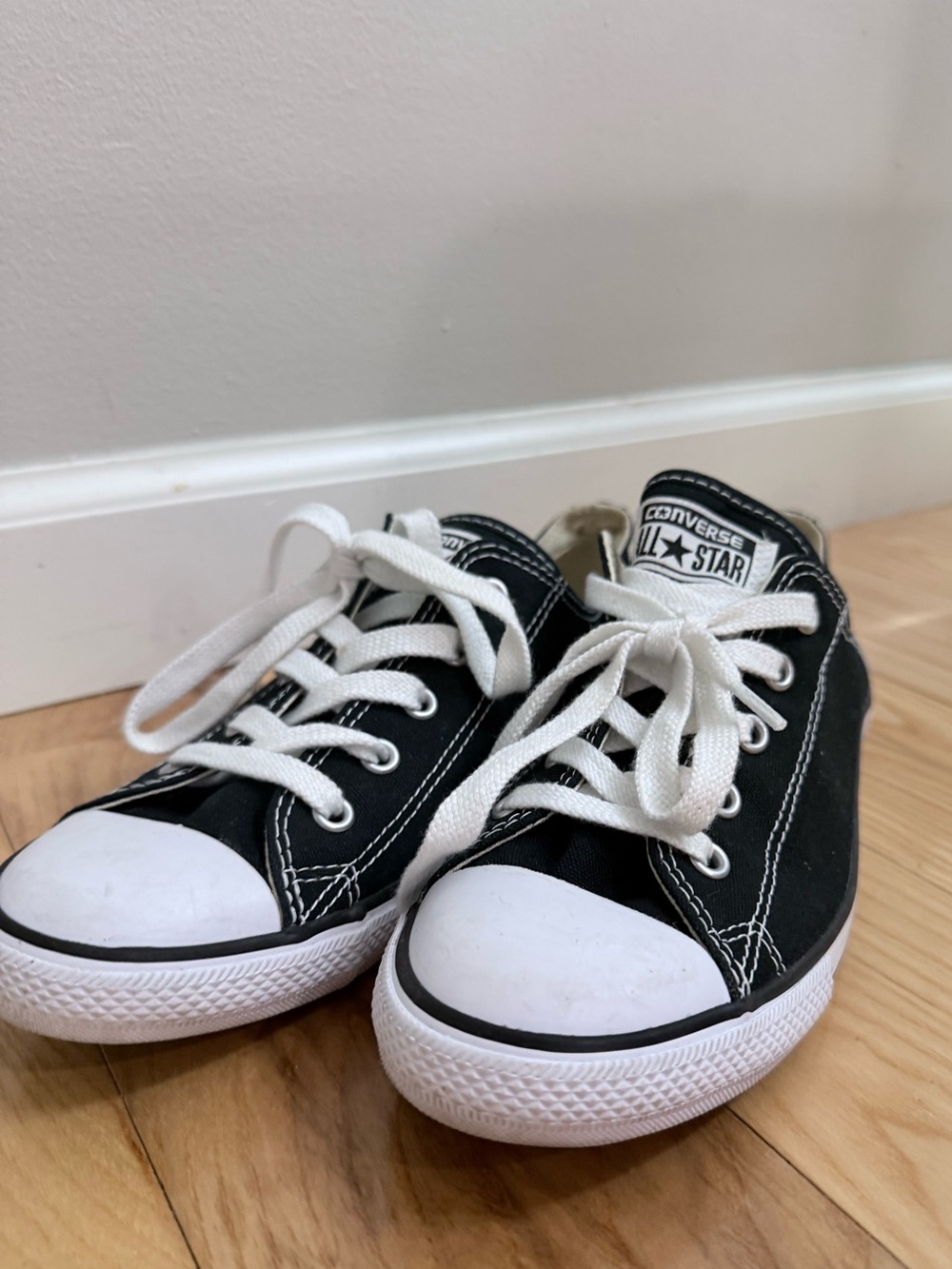 Converse Chuck Taylor Dainty Ox Black Sneakers Women’s Size 8